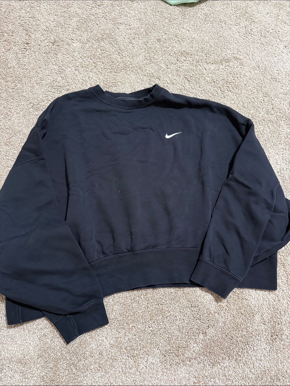 Nike Women’s Black Crewneck Sweatshirt with Swoosh